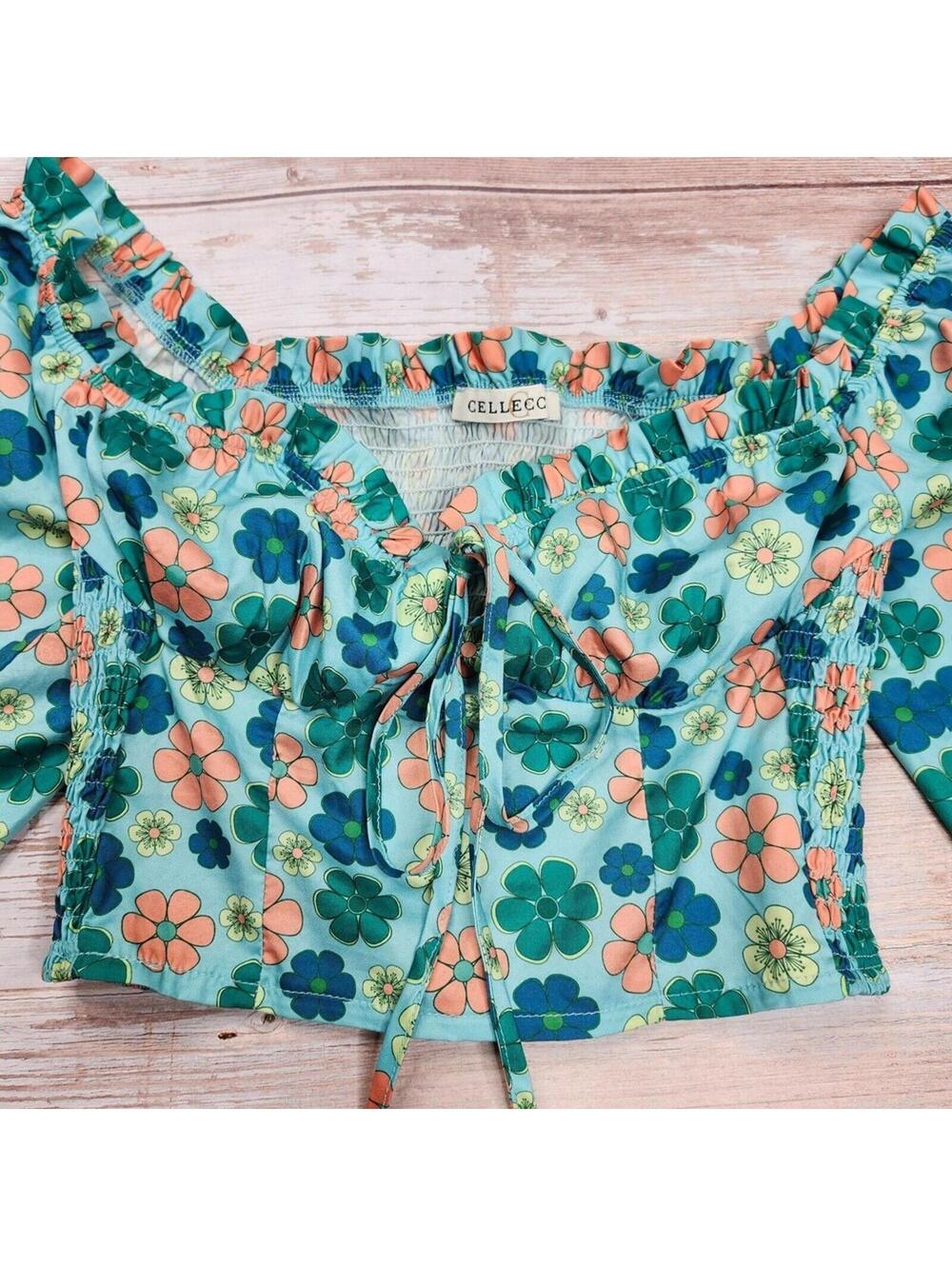 Cellecci Women's Green Cropped Floral Puff Sleeve Tie Front Ribbed Back Top Med